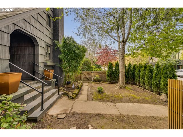 1332 Ne FREMONT St, Portland, OR 97212