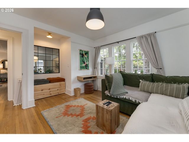 1332 Ne FREMONT St, Portland, OR 97212