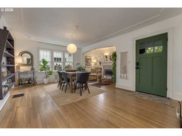 1332 Ne FREMONT St, Portland, OR 97212