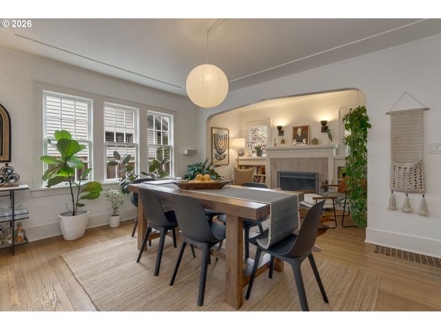 1332 Ne FREMONT St, Portland, OR 97212