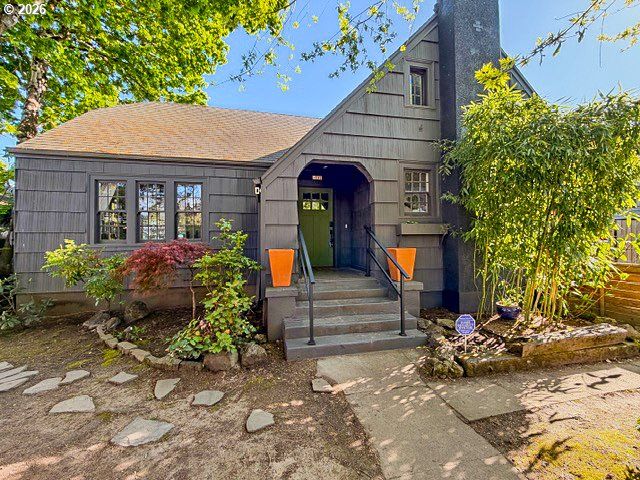 1332 Ne FREMONT St, Portland, OR 97212