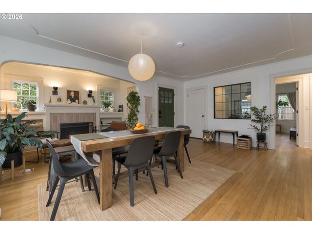 1332 Ne FREMONT St, Portland, OR 97212