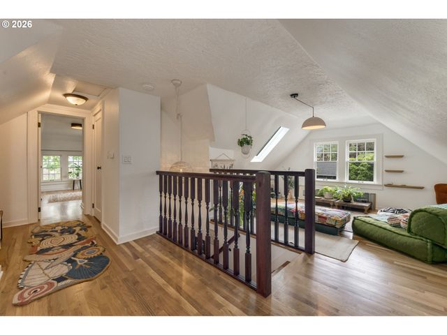 1332 Ne FREMONT St, Portland, OR 97212