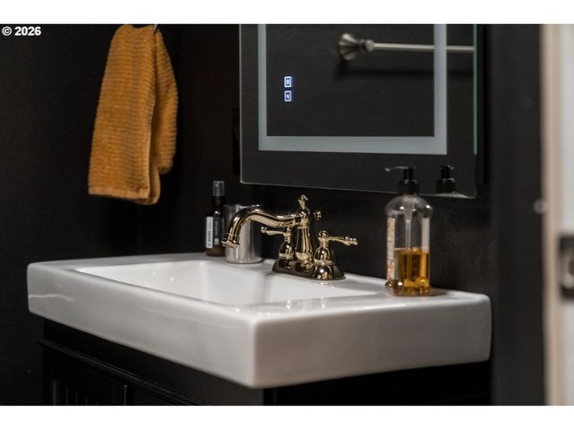 1332 Ne FREMONT St, Portland, OR 97212