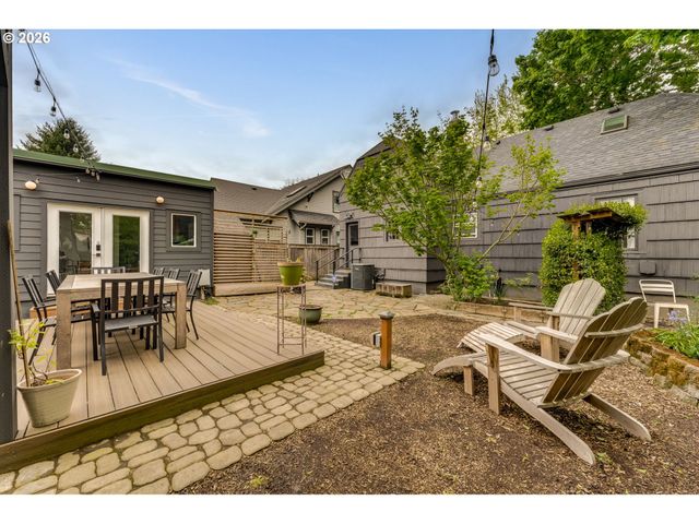 1332 Ne FREMONT St, Portland, OR 97212