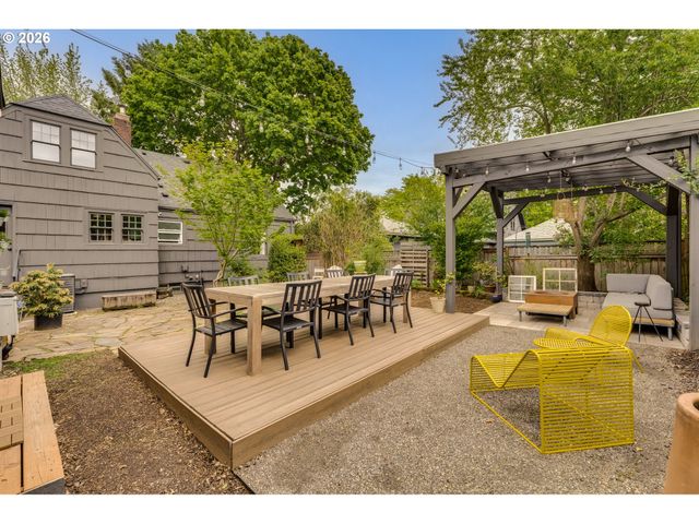 1332 Ne FREMONT St, Portland, OR 97212