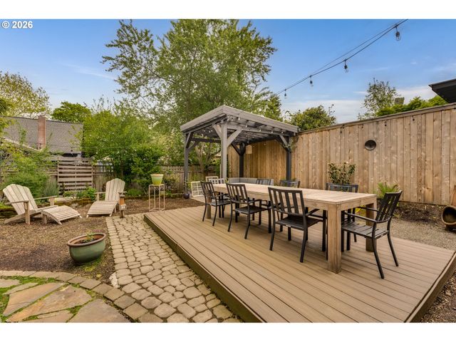 1332 Ne FREMONT St, Portland, OR 97212