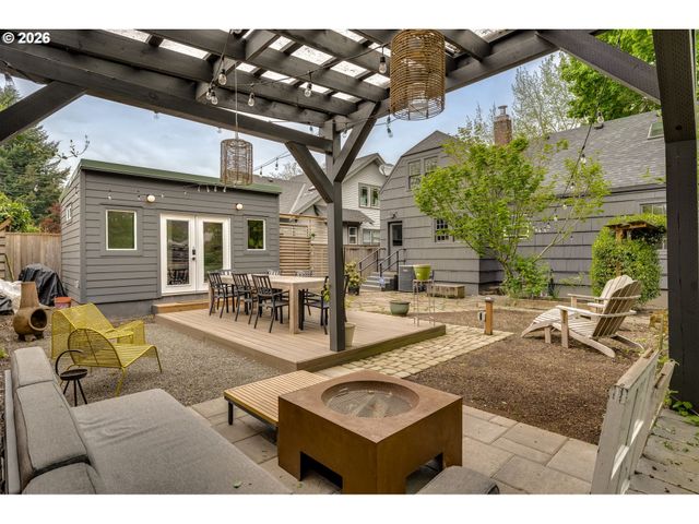 1332 Ne FREMONT St, Portland, OR 97212