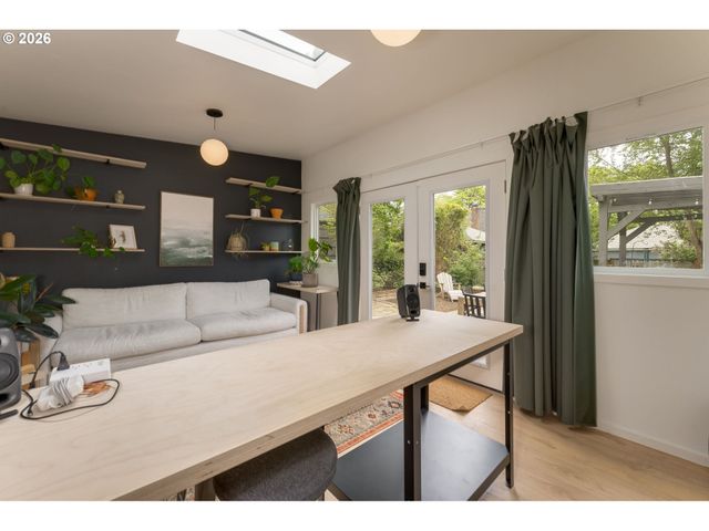 1332 Ne FREMONT St, Portland, OR 97212