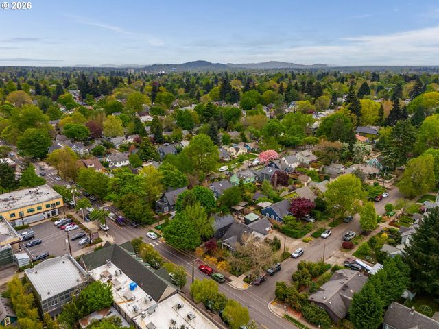 1332 Ne FREMONT St, Portland, OR 97212