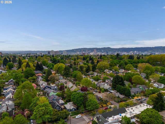 1332 Ne FREMONT St, Portland, OR 97212