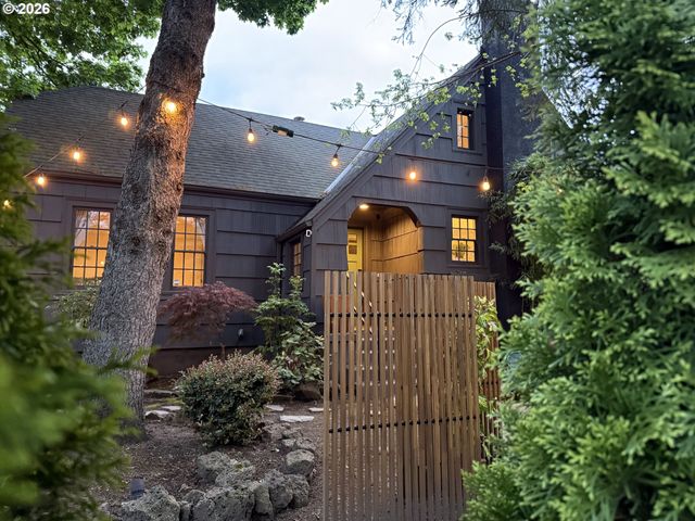 1332 Ne FREMONT St, Portland, OR 97212