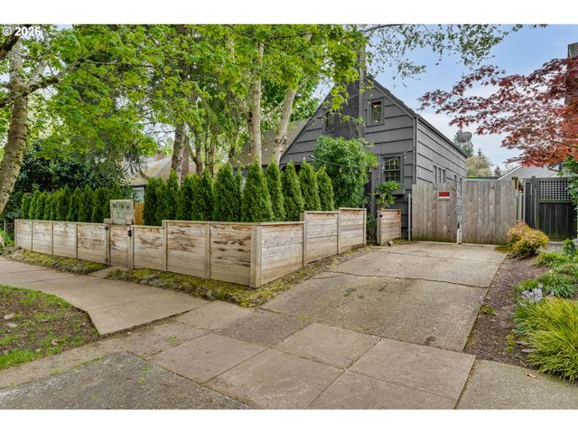 1332 Ne FREMONT St, Portland, OR 97212