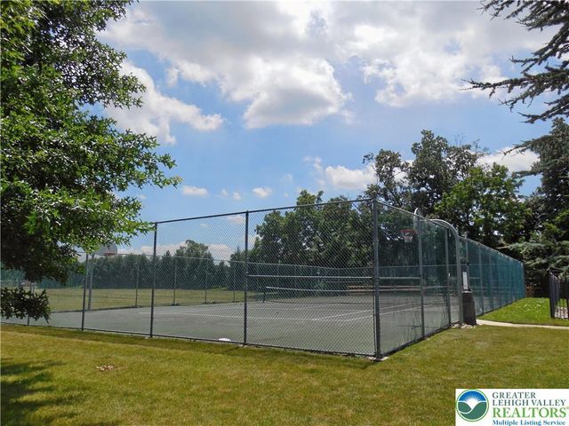 112 Freedom Court, Bethlehem Twp, PA 18020
