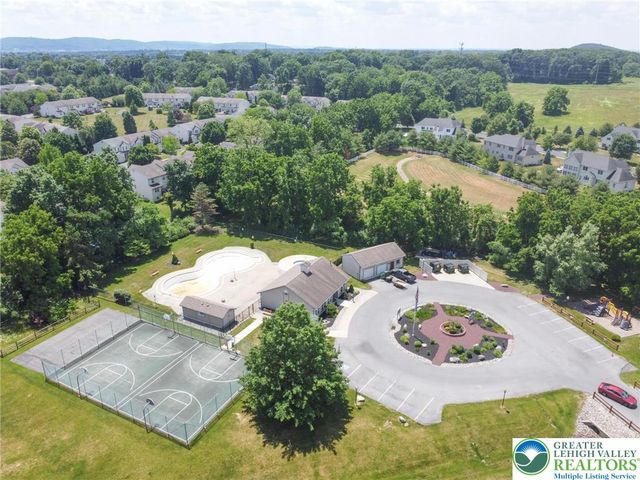 112 Freedom Court, Bethlehem Twp, PA 18020
