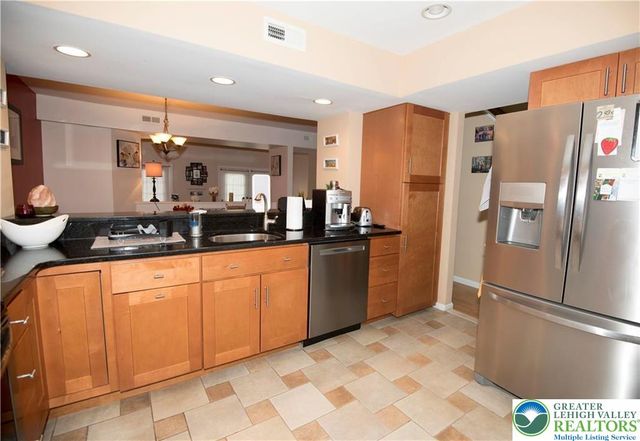 112 Freedom Court, Bethlehem Twp, PA 18020