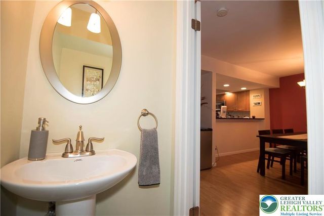 112 Freedom Court, Bethlehem Twp, PA 18020