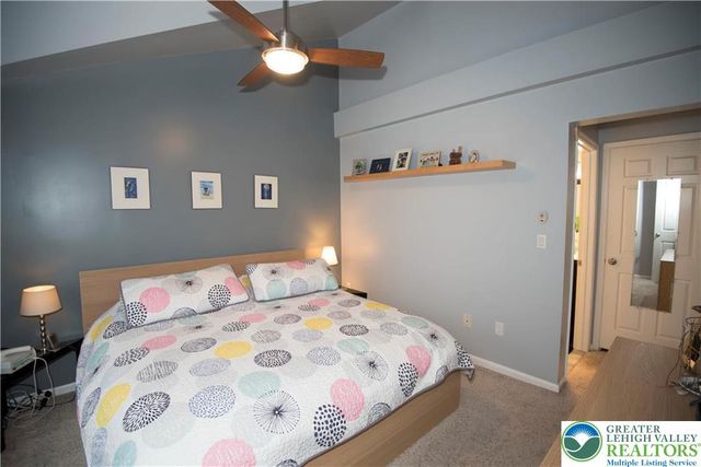 112 Freedom Court, Bethlehem Twp, PA 18020