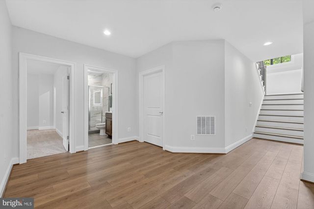 611 GIBSON DR SW, Vienna, VA 22180