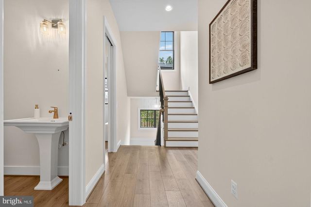 611 GIBSON DR SW, Vienna, VA 22180