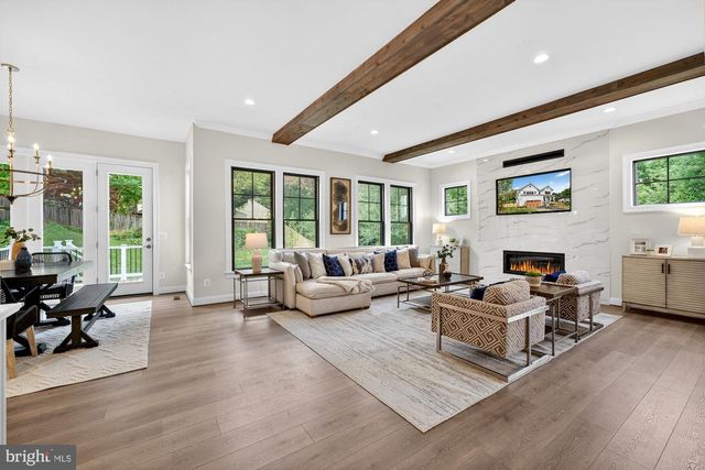 611 GIBSON DR SW, Vienna, VA 22180