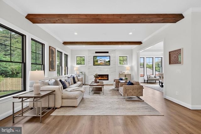 611 GIBSON DR SW, Vienna, VA 22180