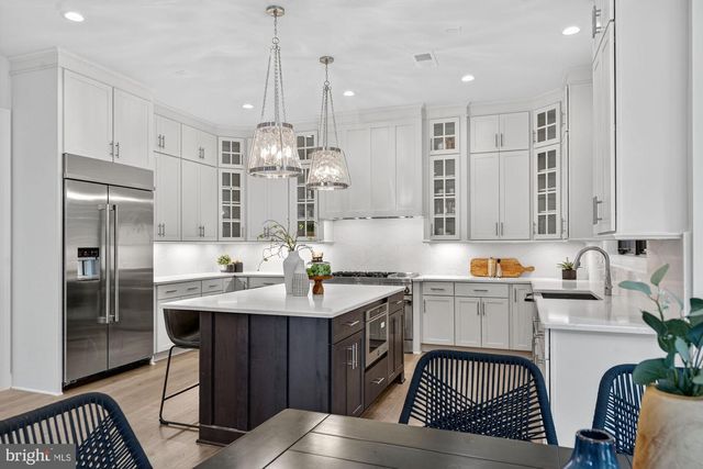 611 GIBSON DR SW, Vienna, VA 22180