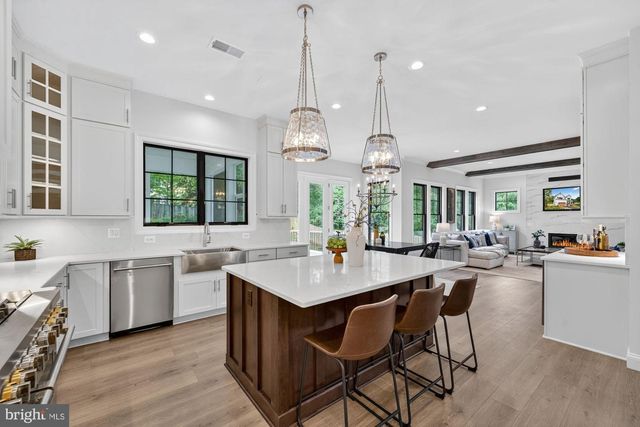 611 GIBSON DR SW, Vienna, VA 22180