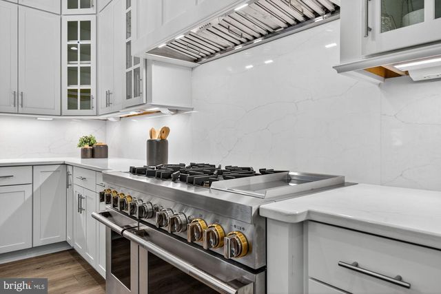 611 GIBSON DR SW, Vienna, VA 22180