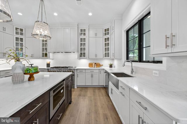 611 GIBSON DR SW, Vienna, VA 22180