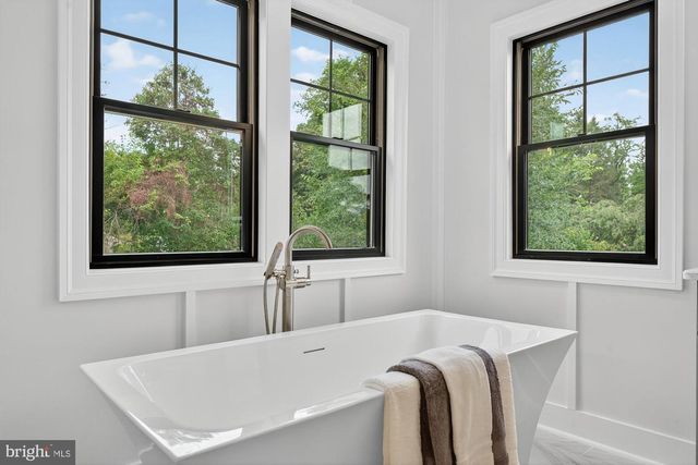 611 GIBSON DR SW, Vienna, VA 22180