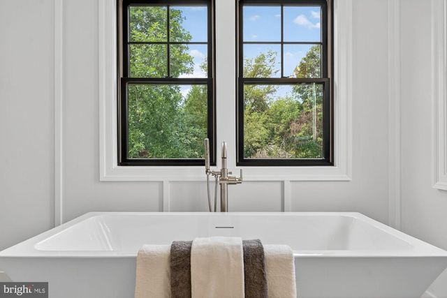 611 GIBSON DR SW, Vienna, VA 22180