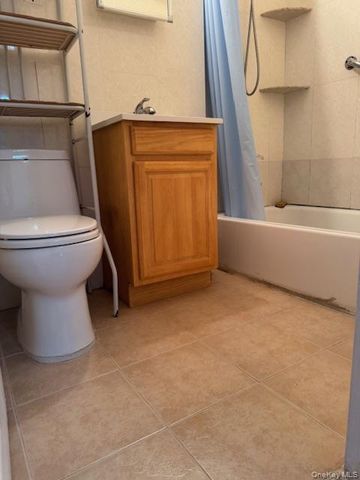 83-30 Vietor Avenue 422, Elmhurst, NY 11373