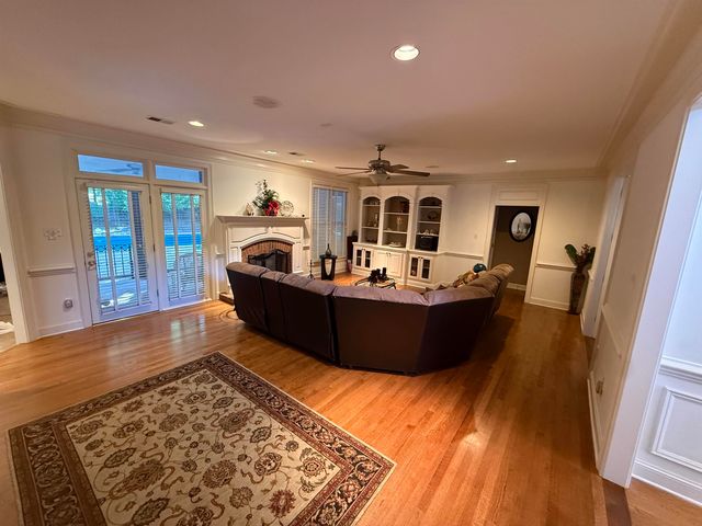 9551 FOX HILL CIR, Germantown, TN 38139