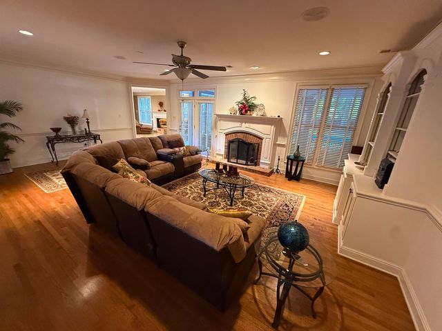 9551 FOX HILL CIR, Germantown, TN 38139