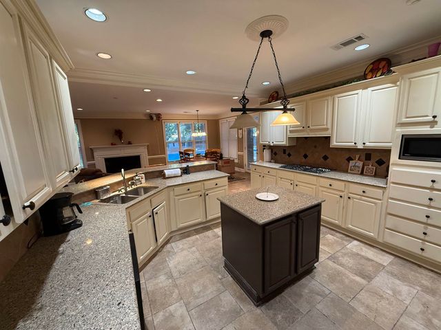 9551 FOX HILL CIR, Germantown, TN 38139