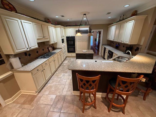 9551 FOX HILL CIR, Germantown, TN 38139