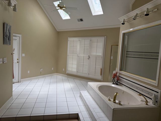 9551 FOX HILL CIR, Germantown, TN 38139