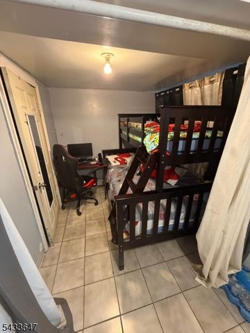 78 16Th Ave, Paterson City, NJ 07501