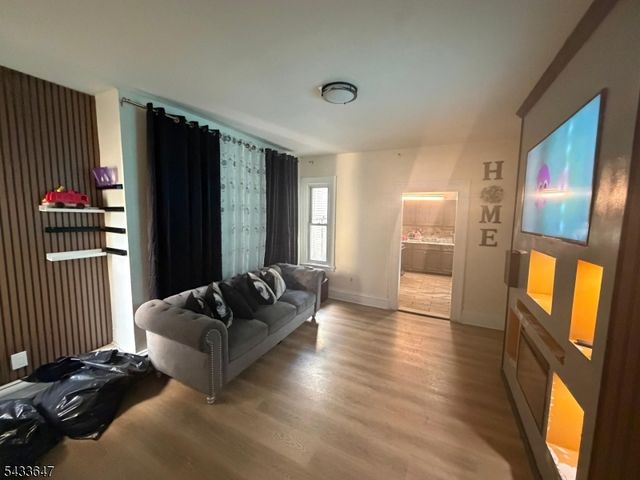 78 16Th Ave, Paterson City, NJ 07501