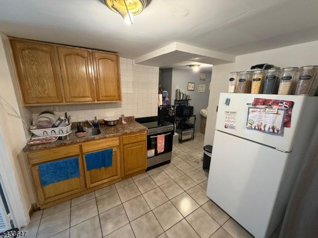78 16Th Ave, Paterson City, NJ 07501