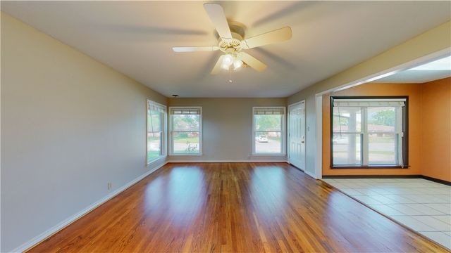 2104 Elmwood, Bryan, TX 77803