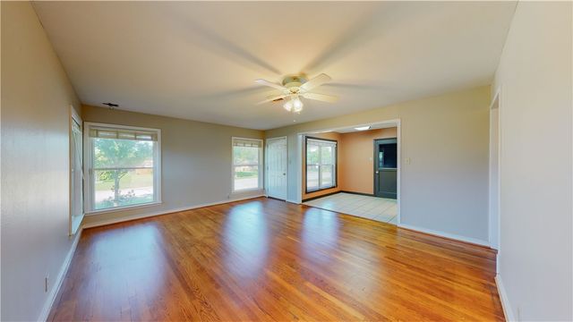 2104 Elmwood, Bryan, TX 77803