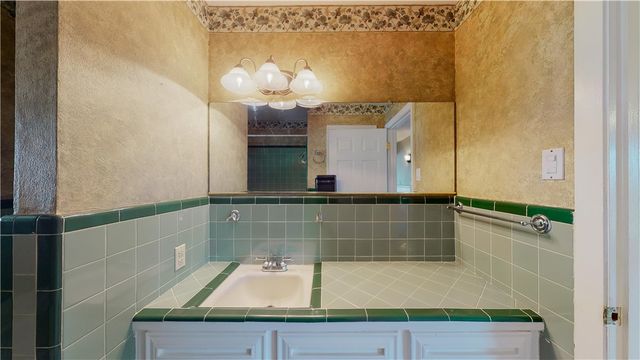 2104 Elmwood, Bryan, TX 77803