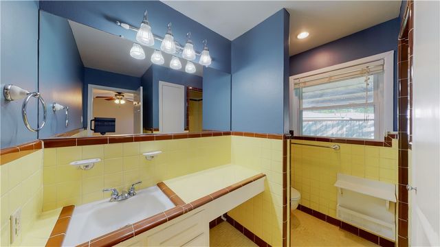 2104 Elmwood, Bryan, TX 77803