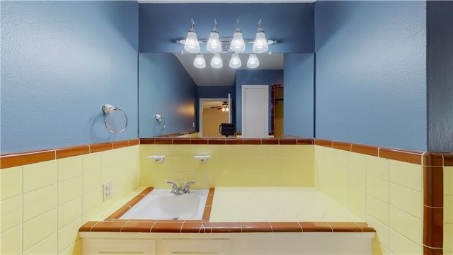 2104 Elmwood, Bryan, TX 77803