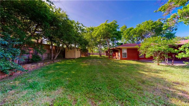 2104 Elmwood, Bryan, TX 77803