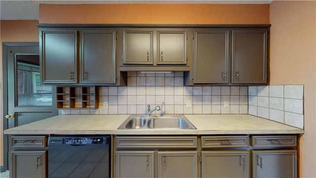 2104 Elmwood, Bryan, TX 77803