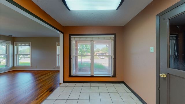 2104 Elmwood, Bryan, TX 77803