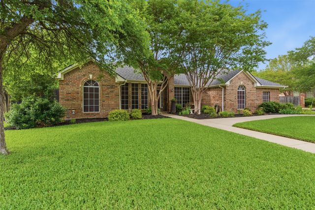 901 Dylan Court, Burleson, TX 76028